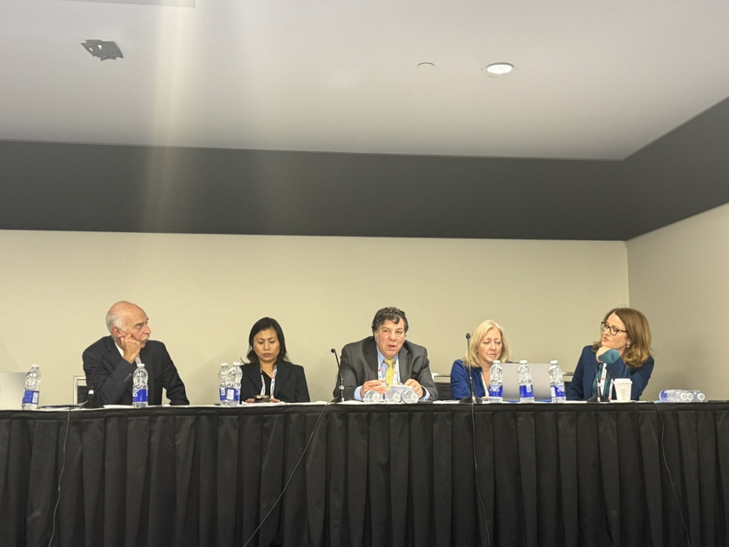 Các diễn giả tại phiên thảo luận chuyên đề sáng 04/11/2025.