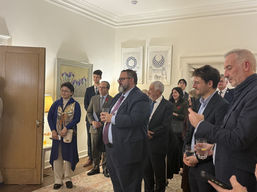 Quang cảnh buổi tiếp tân tại Tổng lãnh sự quán Nhật Bản ở Toronto.