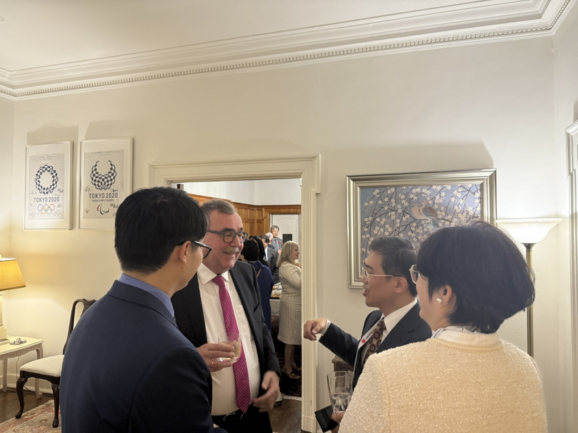 Trao đổi với Luật sư Ulrich Wessels, Hiệp hội Luật sư CHLB Đức.